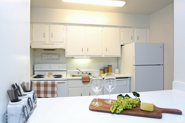 Cocina del estudio - Santa Fe Trails Apartments