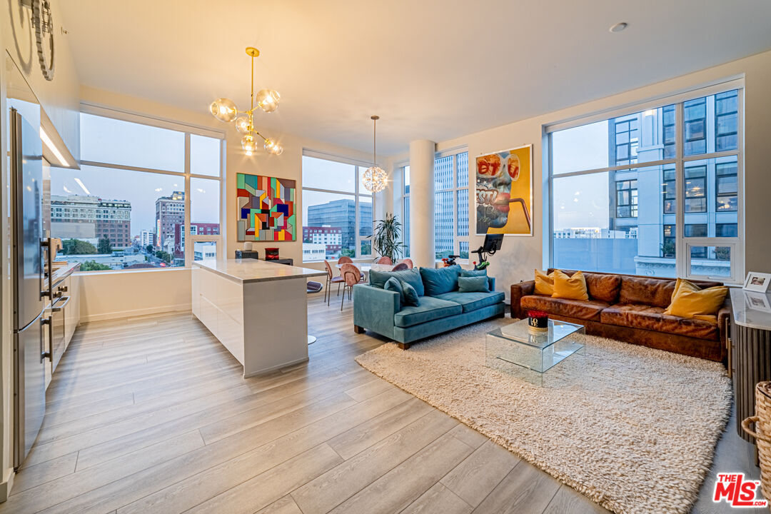 Foto principal - 1050 S Grand Ave