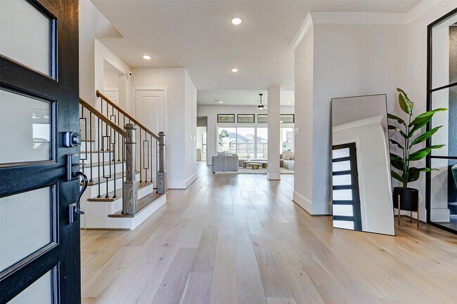 Foto del edificio - 7606 Redwoods Frst Dr