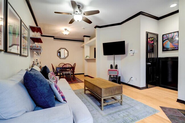 Foto del edificio - 617 W Drew St
