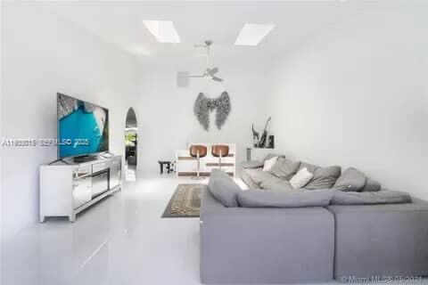 Building Photo - 270 SE 7th St