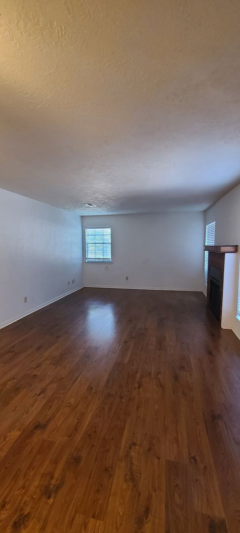 Foto del edificio - 2 Bedroom 1 Bath Available