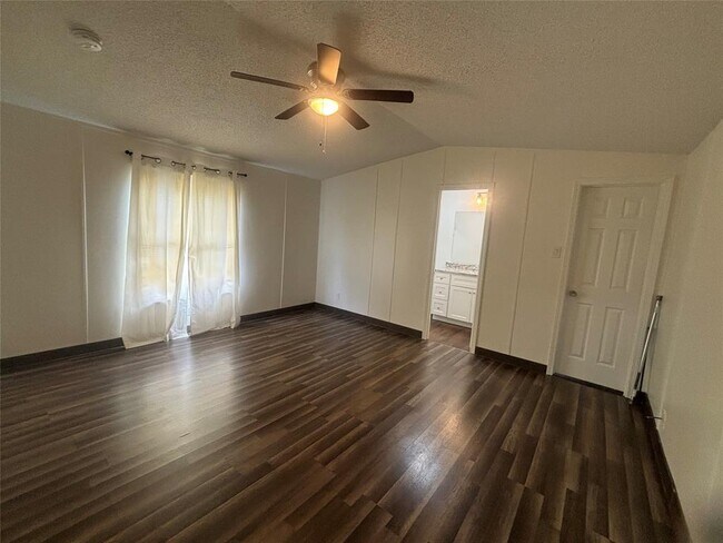 Foto del edificio - 23425 Heidi Ln