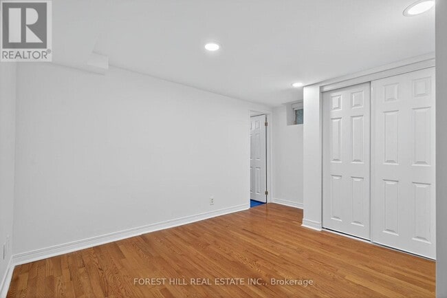 Building Photo - 485 Spadina Rd