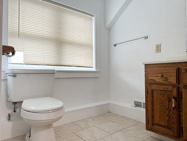 Bedroom2 - 1103 Oak St