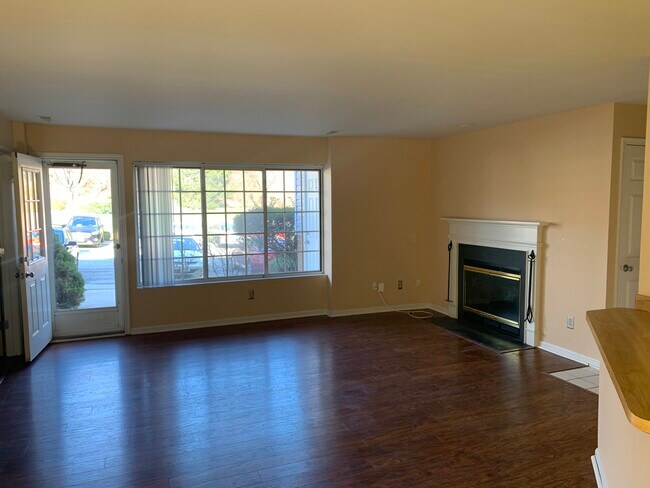 Building Photo - 9 Tintern Ct