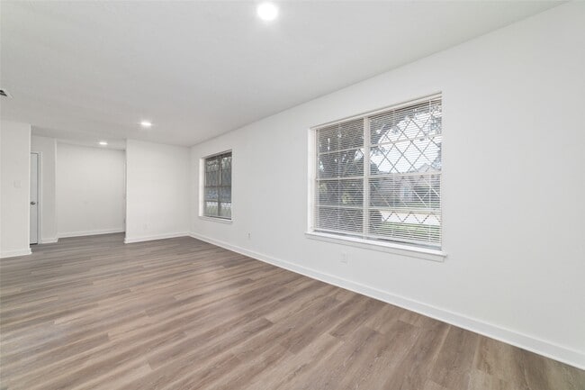 Building Photo - 17003 Summer Dew Ln