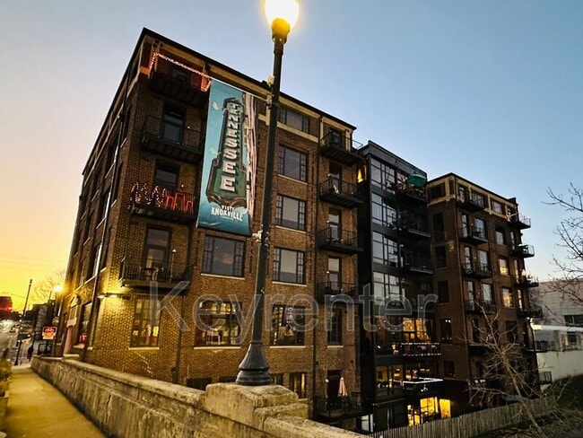 Building Photo - 1060 Worlds Fair Park Dr