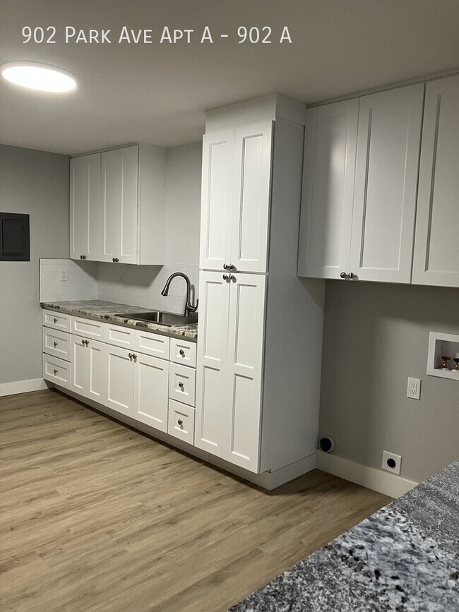 Foto del edificio - 902 Park Ave W