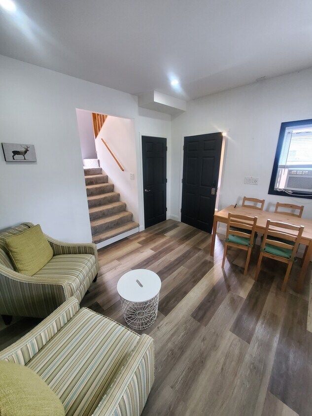 Primary Photo - Incredible 3BED/2BATH Bay View Tri-level Unit