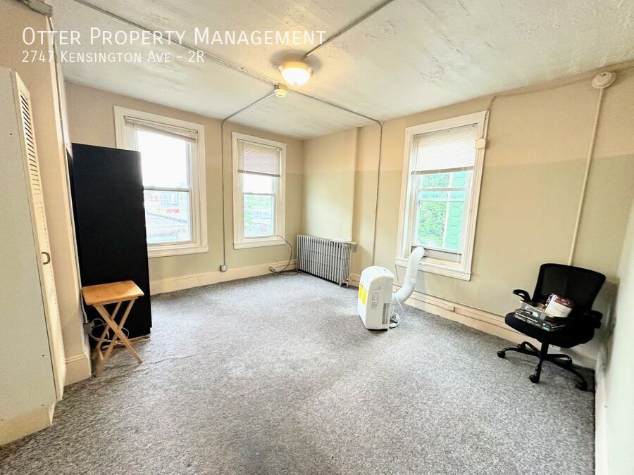 Primary Photo - Modest 2nd floor Studio Apt near Shopping ...