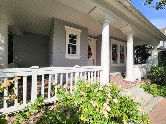 Foto del edificio - Updated Home Available in Downtown Palo Alto available first week of September!