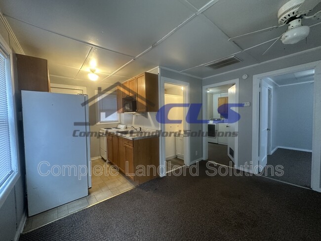 Building Photo - 916 Kussner St