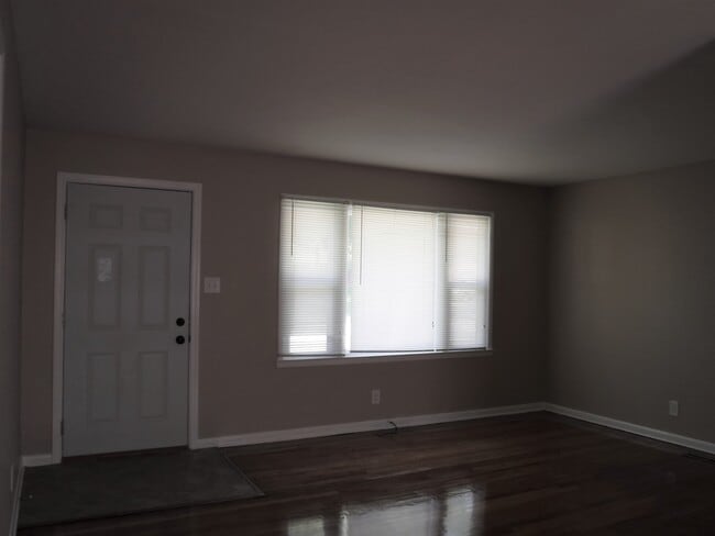 Building Photo - 505 W Meadow Ln