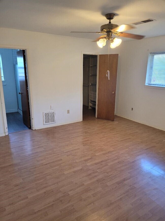 Building Photo - 4701 Crepe Myrtle Ln