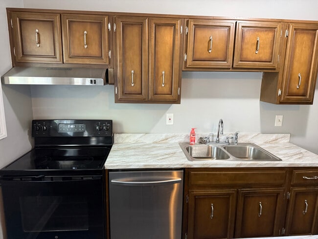 Building Photo - 2508 Redwood Ct