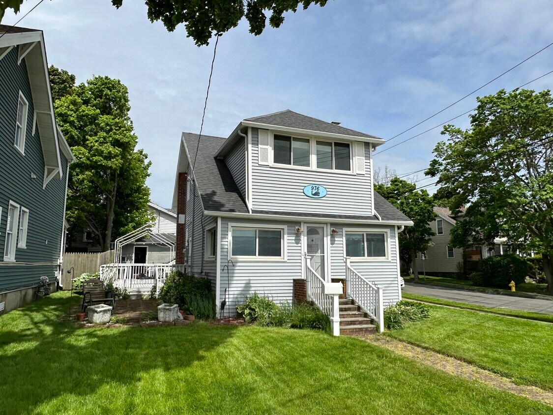 Primary Photo - 976 Ocean Ave