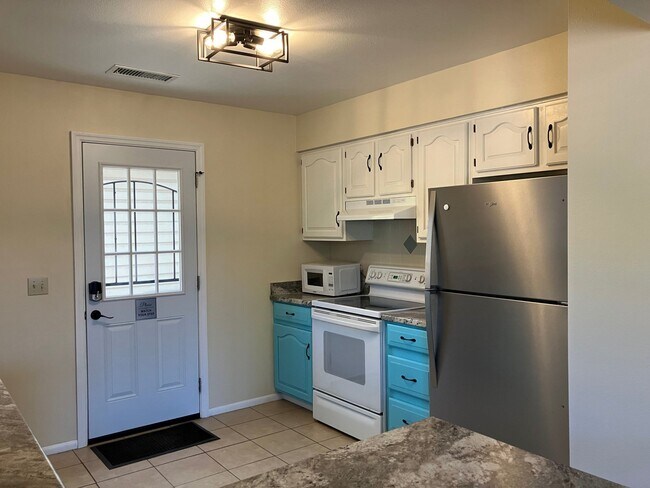 Building Photo - 345 Rim Rock Cir