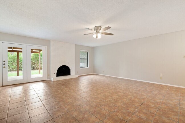 Foto del edificio - Experience the best of North Austin living...