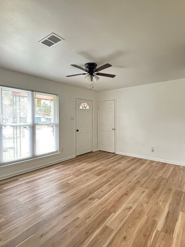 Foto del edificio - 3 Bedroom, 1 Bath Home for Rent – Little R...