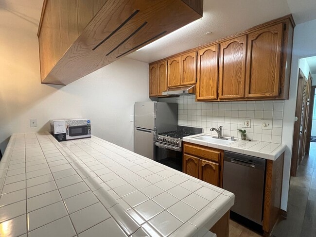 Building Photo - Los Caballeros #312 - Leasing only