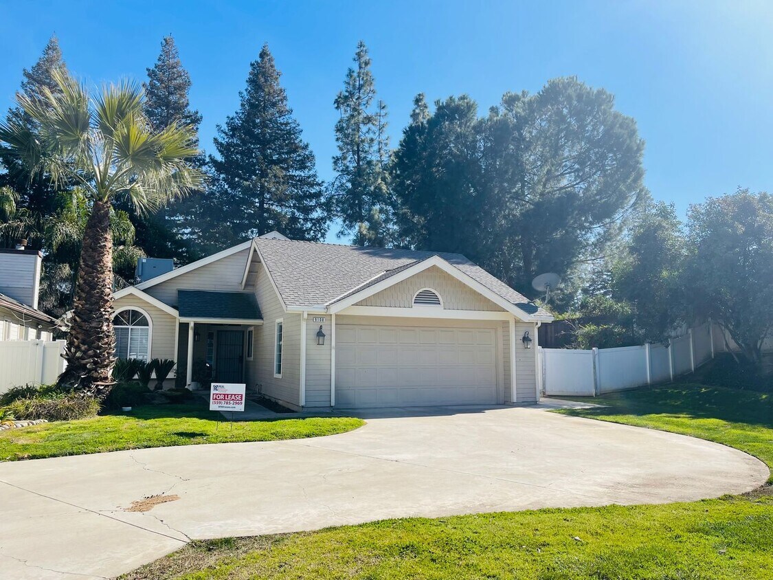 Foto principal - $2,250 Shepherd & Perrin 3 Bedroom, Comm. ...