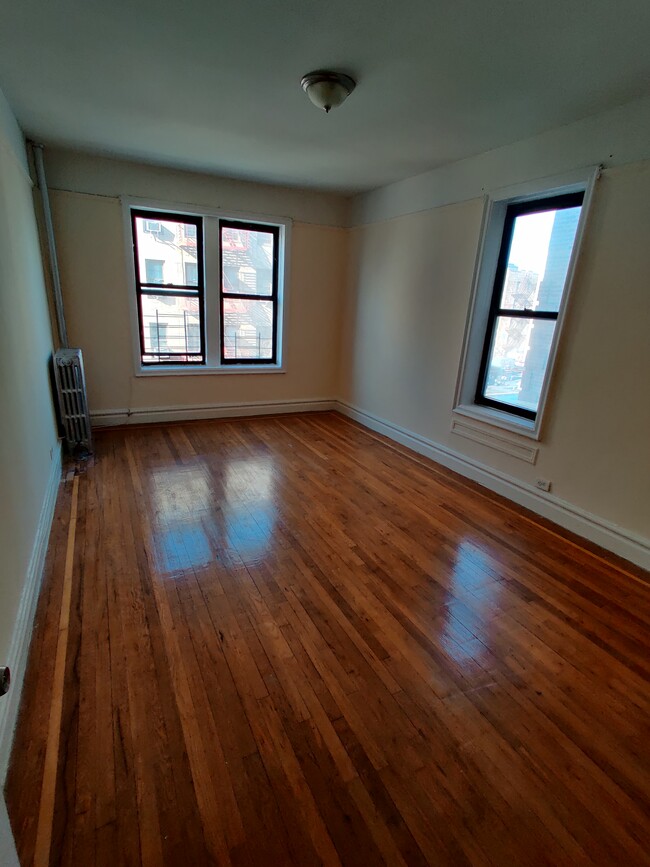 Building Photo - 2162 Barnes Ave