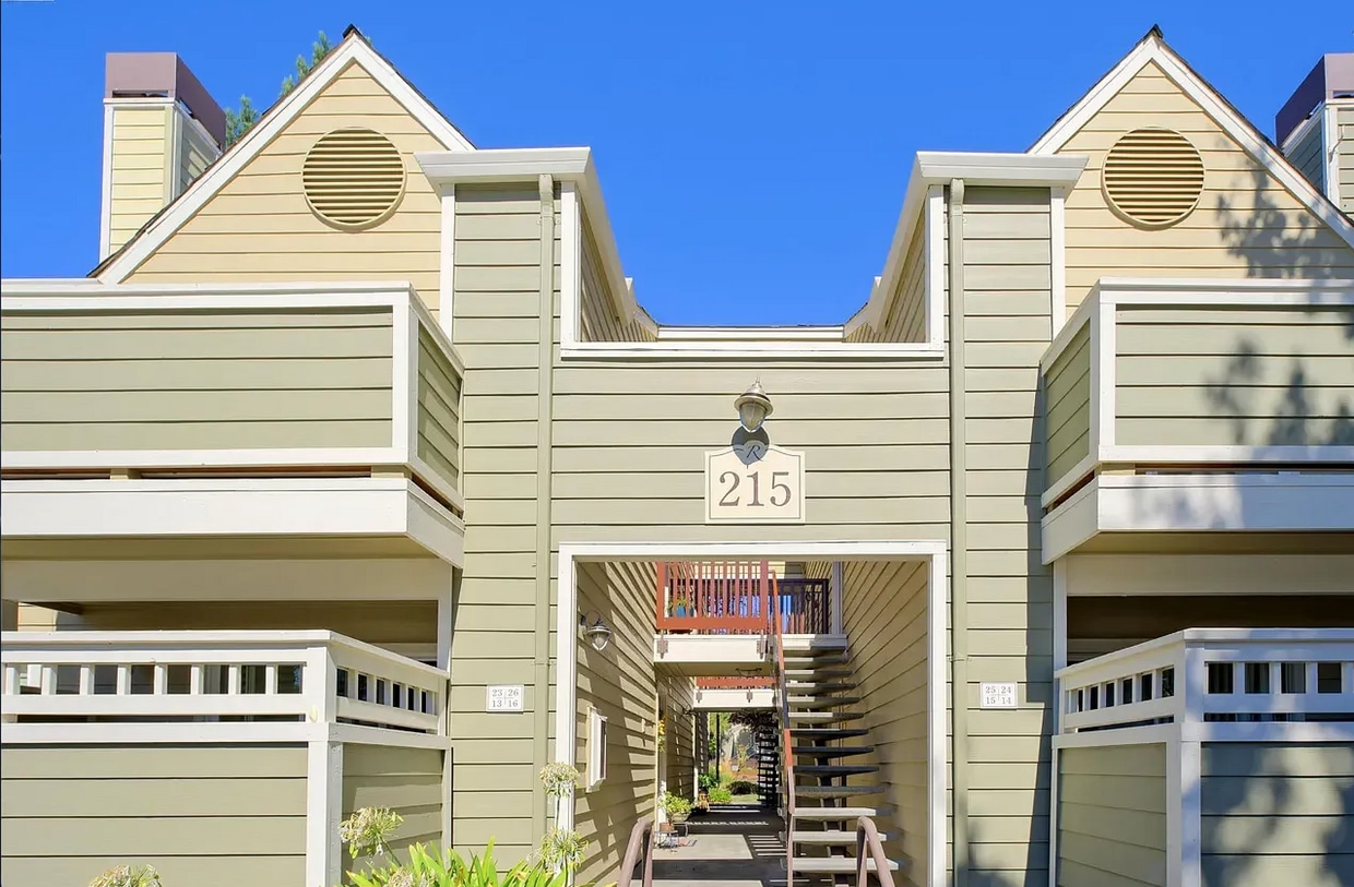 Foto principal - 215 Reflections Dr