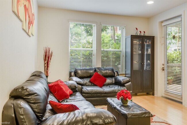 Building Photo - 2 br, 2 bath Condo - 2349 Jefferson Street...