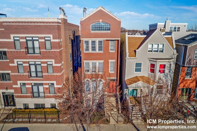 Foto del edificio - 1322 W Diversey Pky