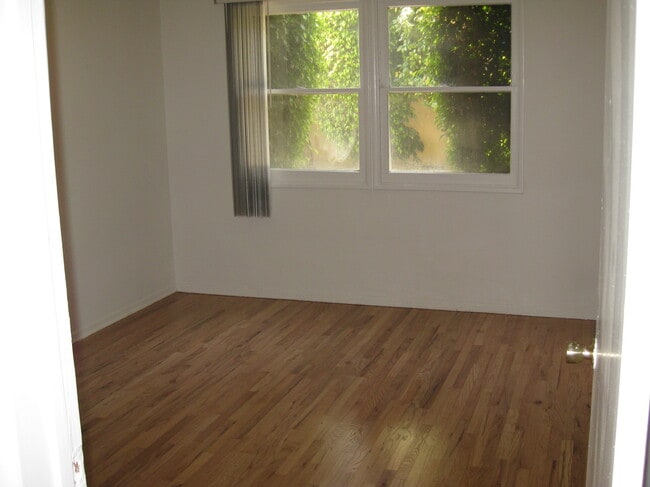 Building Photo - 13207 Oxnard St