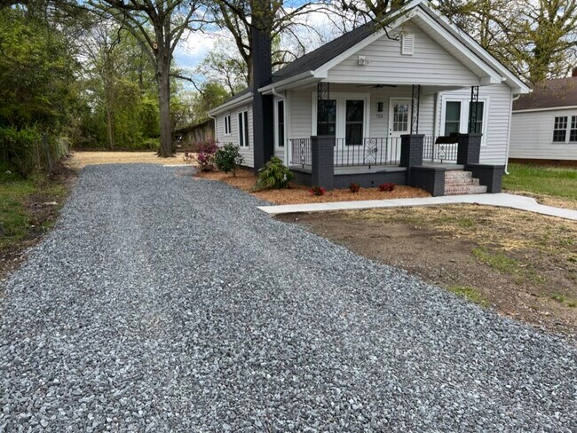 Building Photo - 723 S Confederate Ave