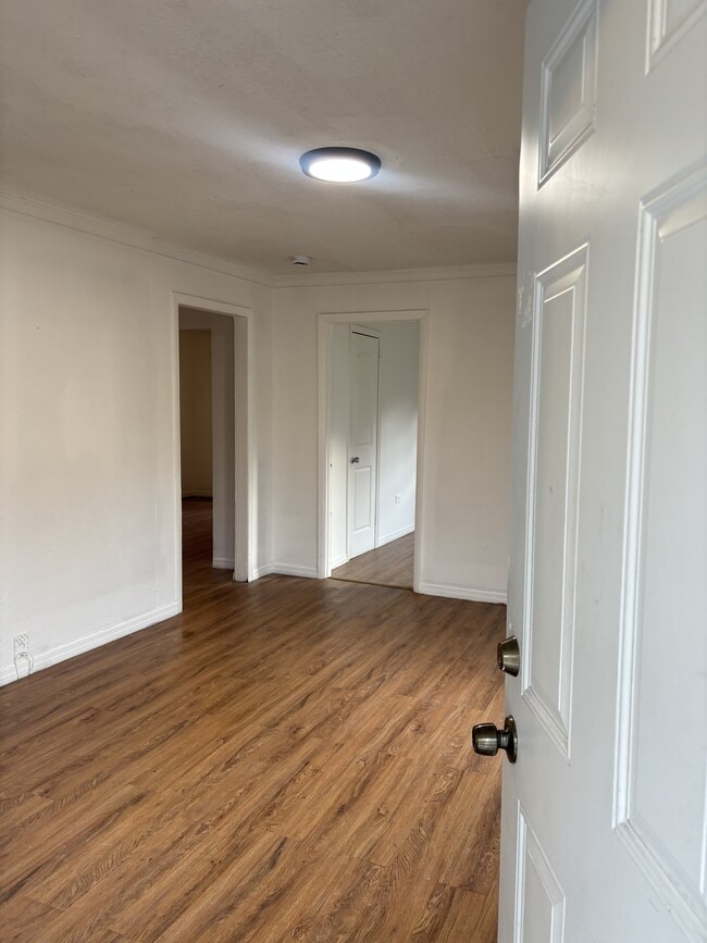 Foto del edificio - 1764 E 26th St