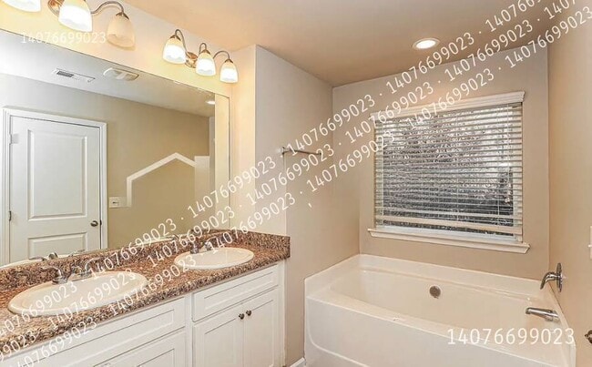 Building Photo - 6020 Raventree Ct