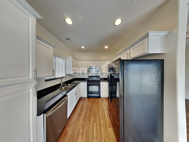 Foto del edificio - 2228 Pointe Meadow Loop