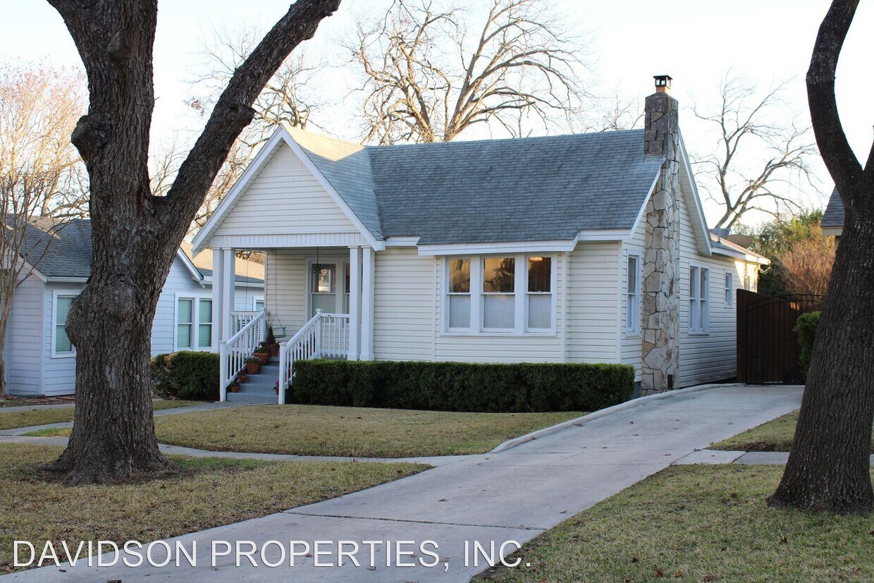Primary Photo - 2 br, 1 bath House - 366 Blue Bonnet Blvd