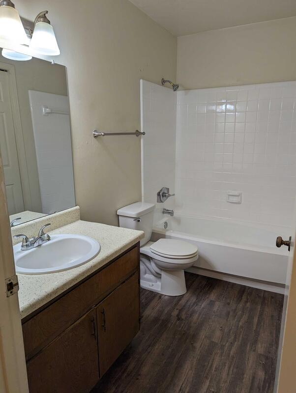 Primary Photo - 717 Pointe Ct