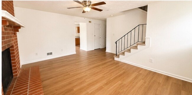 Building Photo - 451 Woodview Dr