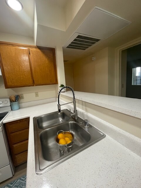 Kitchen - 421 Waldo Ave