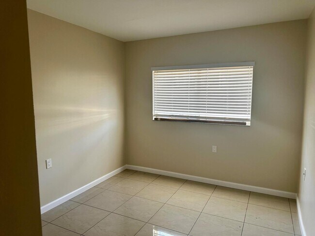 Foto del edificio - 1162 Lake Terry Dr