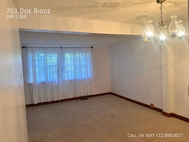 Foto del edificio - 703 Doe Ridge