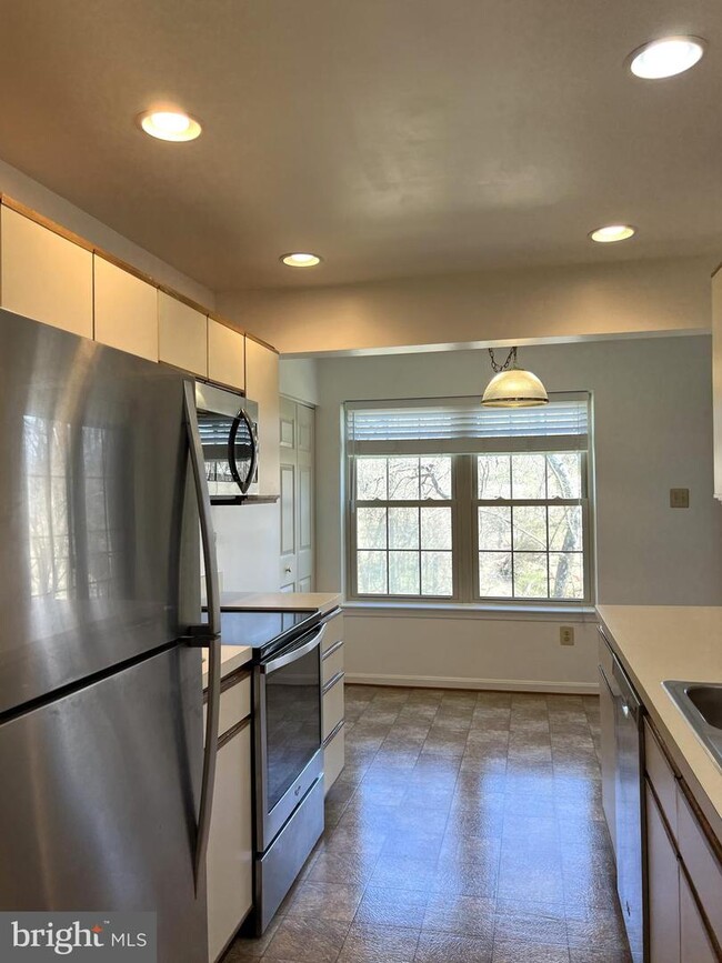 Building Photo - 14217 Quail Creek Way