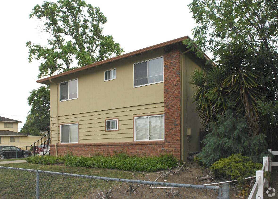 Building Photo - 1053 W Hamilton Ave