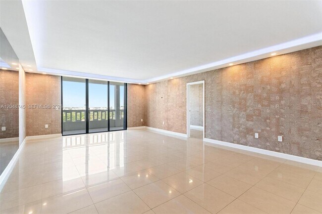 Foto del edificio - 9801 Collins Ave