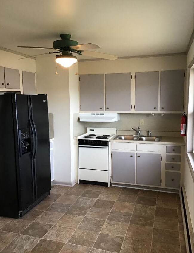 Foto del edificio - Charming and Well-Maintained 3-Bedroom Dup...