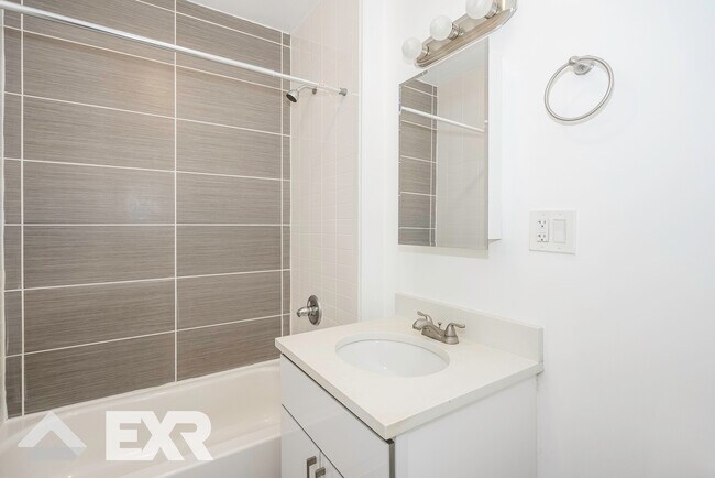 Foto del edificio - 32-38-38 48th St