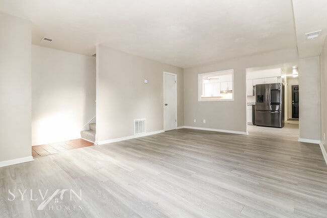 Building Photo - You will love this beautiful 3BR 2BA home