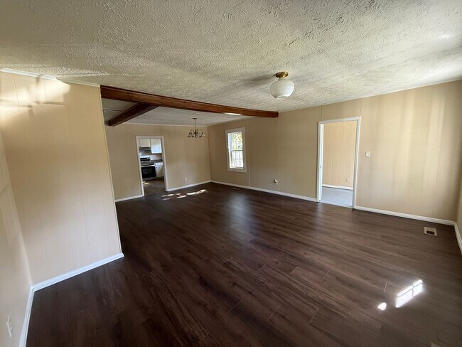 Foto del edificio - Charming 2 Bedroom / 1 Bathroom Home Near Downtown Pell City & Logan Martin Lake