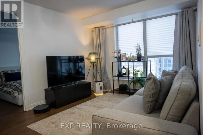 Building Photo - 255 Village Green Square