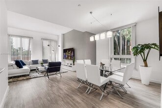 Building Photo - 785 Crandon Blvd